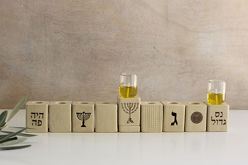 חנוכית קולאז' מדברי עבודת יד מקרמיקה